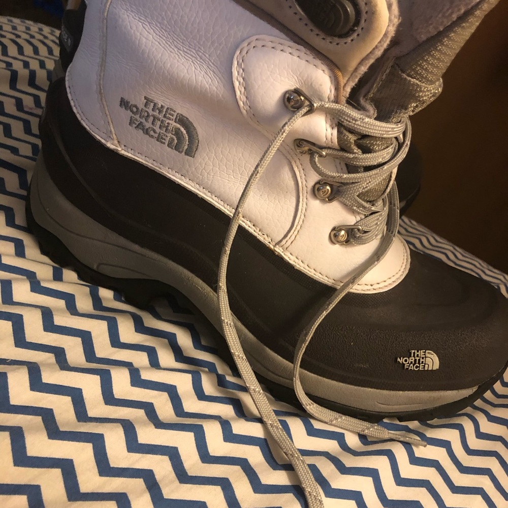 The North Face Women’s Boots - Picture 2 of 7